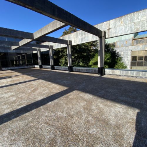 Reparación de cubiertas planas en la Facultad de Economía y Empresa, Oviedo, Asturias