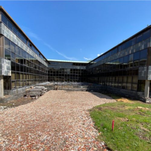 Reparación de cubiertas planas en la Facultad de Economía y Empresa, Oviedo, Asturias