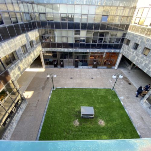 Reparación de cubiertas planas en la Facultad de Economía y Empresa, Oviedo, Asturias