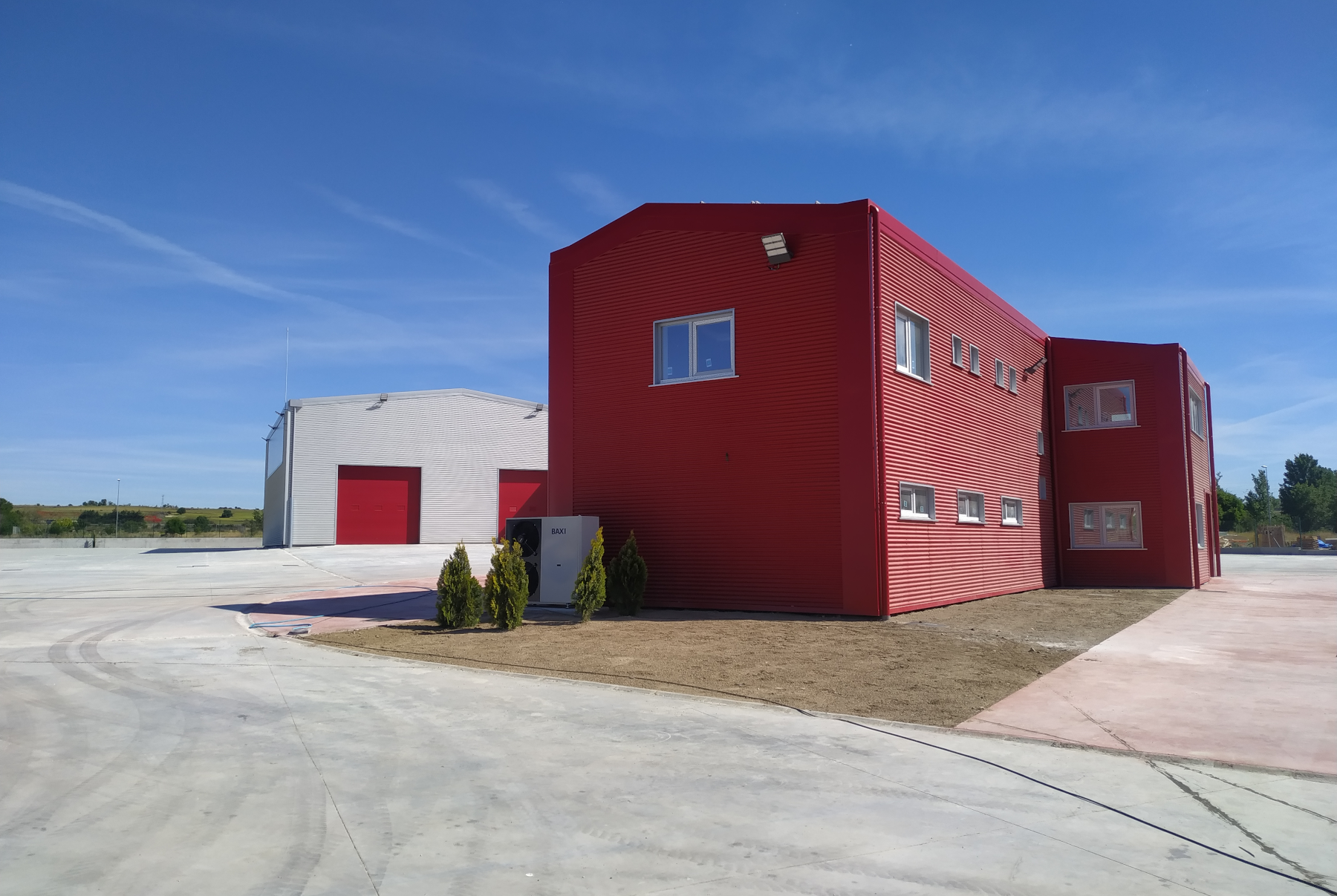 Edificio de Oficinas y Nave. PolÃgono de Venta de Baños, Palencia Edificio de Oficinas y Nave. PolÃgono de Venta de Baños, Palencia